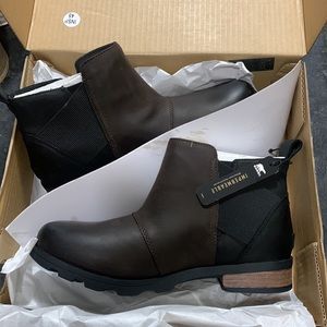 NWT Sorel Emelie Chelsea booties